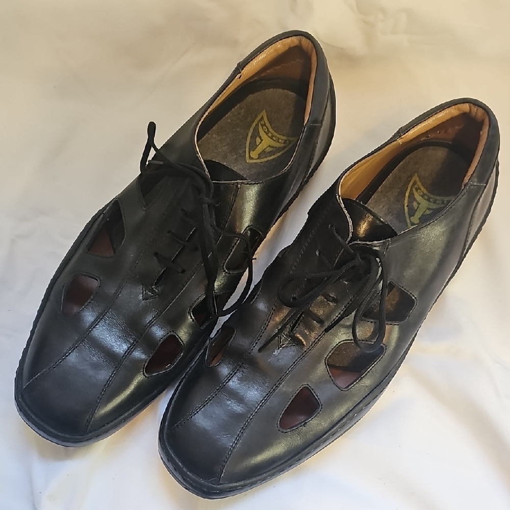 Sleek Black Leather Derby Shoes with Polished Finish